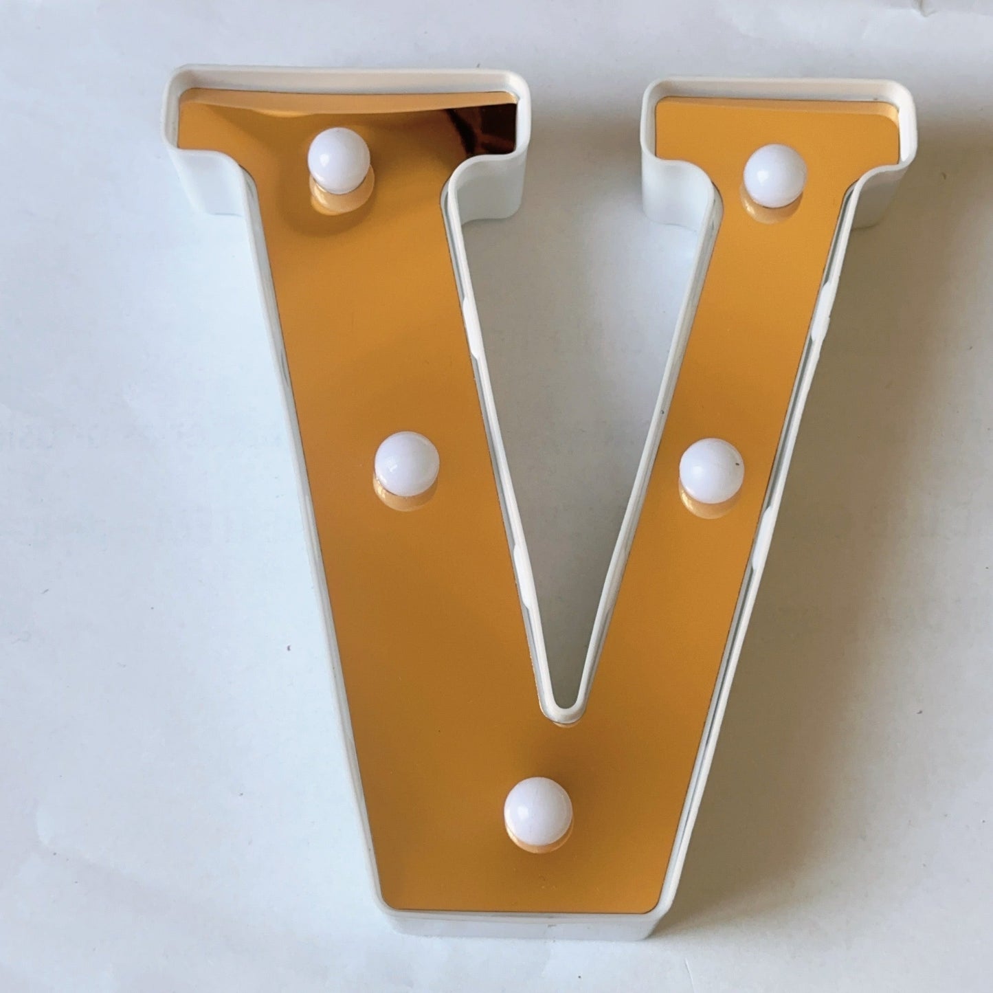 LAMPARA NUMERO LETRA DORADO 0-9 A-Z 16CM