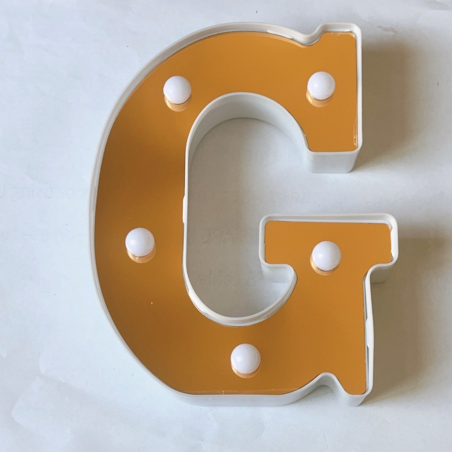 LAMPARA NUMERO LETRA DORADO 0-9 A-Z 16CM