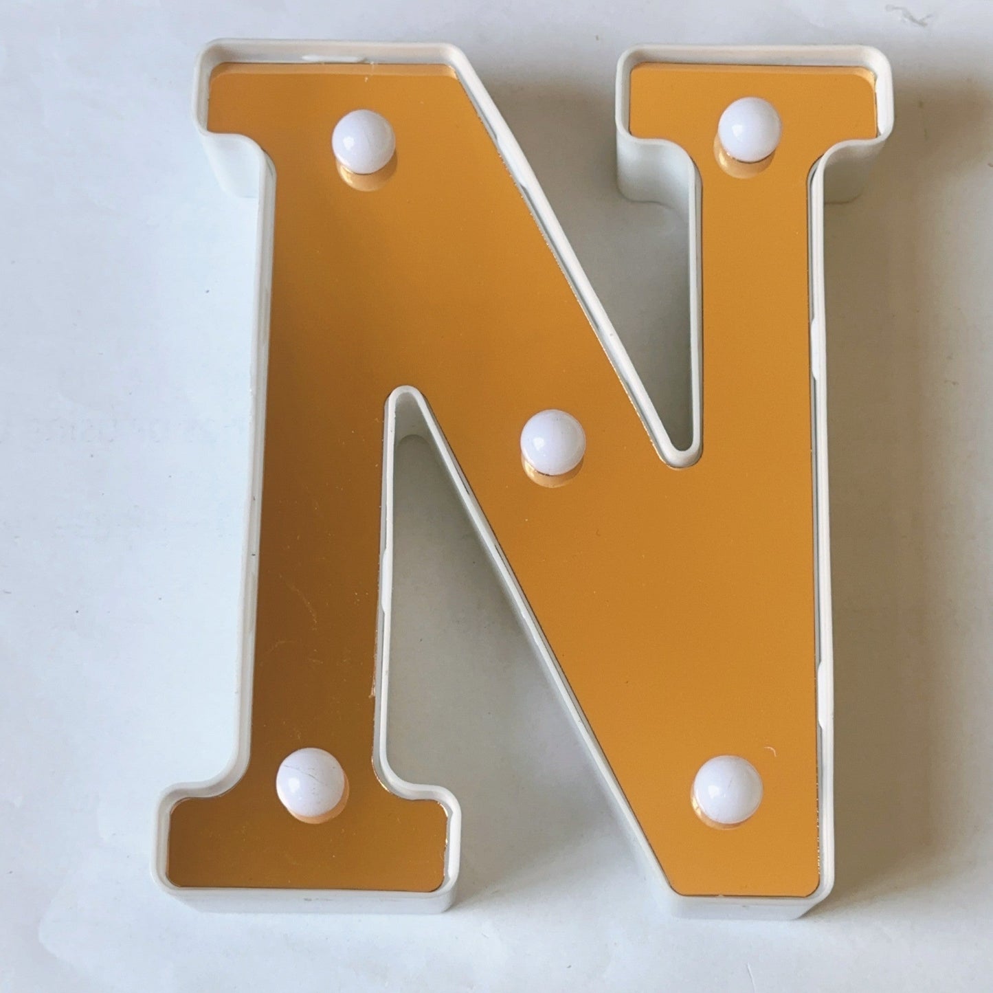 LAMPARA NUMERO LETRA DORADO 0-9 A-Z 16CM