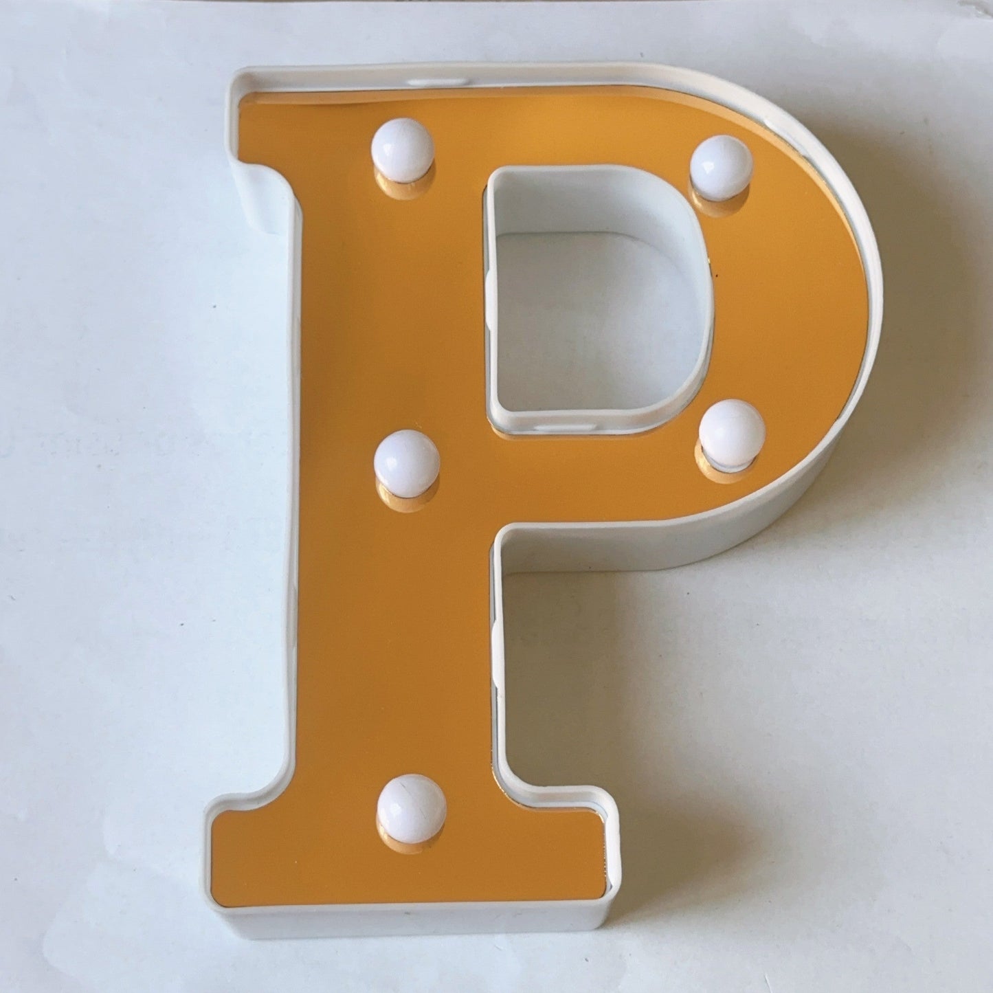 LAMPARA NUMERO LETRA DORADO 0-9 A-Z 16CM